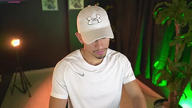 Aaronfox x online show from April 2026 11:44:02 PM