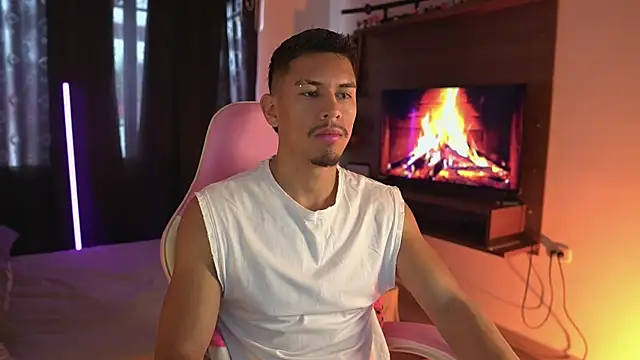 Aaronfox x online show from May 2026 02:42:02 PM