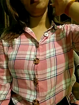 Snapshot of MIss-Naina chatting on February 2025 06:24:01 PM MIss-Naina online show from February 2025 06:24:01 PM