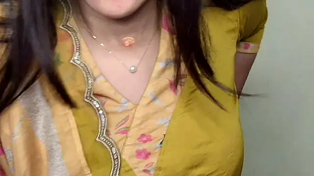 MIss-Naina online show from November 2025 03:29:01 AM