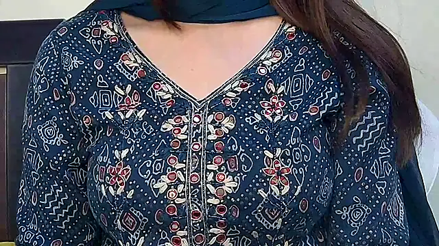 Snapshot of MIss-Naina chatting on October 2025 07:53:02 AM MIss-Naina online show from October 2025 07:53:02 AM