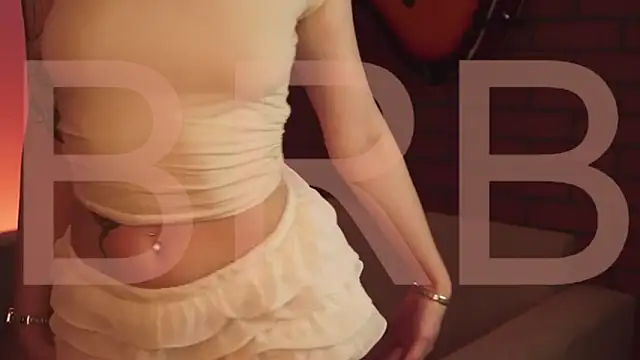 Snapshot of EllieCutes chatting on January 2026 05:55:01 AM EllieCutes online show from January 2026 05:55:01 AM