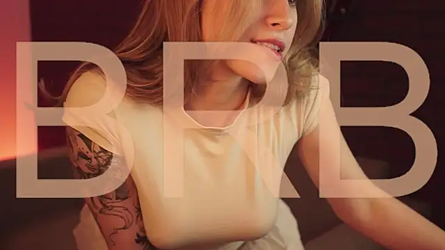 Snapshot of EllieCutes chatting on February 2026 08:03:02 AM EllieCutes online show from February 2026 08:03:02 AM