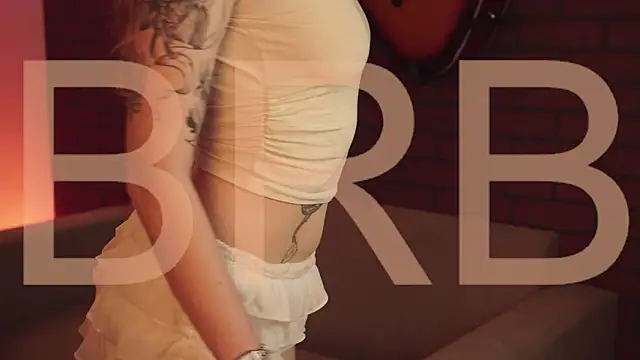 Snapshot of EllieCutes chatting on February 2026 06:00:02 AM EllieCutes online show from February 2026 06:00:02 AM