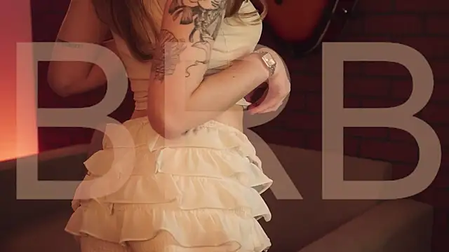 Snapshot of EllieCutes chatting on February 2026 08:14:01 AM EllieCutes online show from February 2026 08:14:01 AM