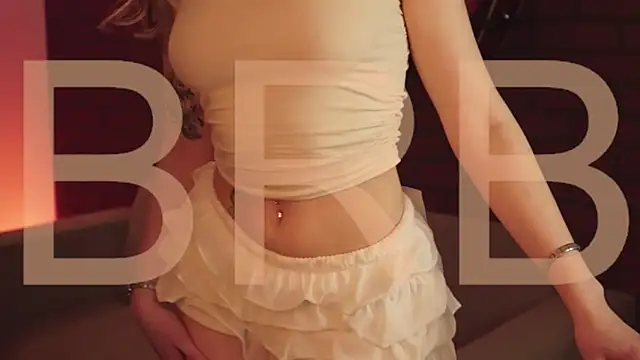 Snapshot of EllieCutes chatting on January 2026 05:22:02 AM EllieCutes online show from January 2026 05:22:02 AM