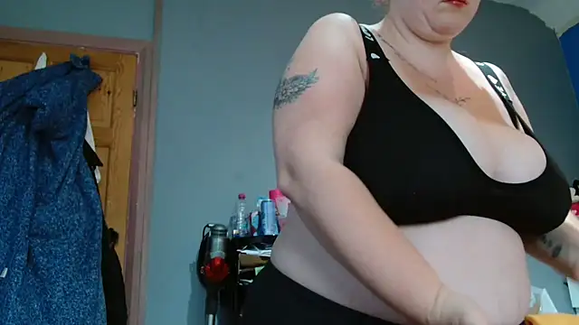 Snapshot of busty-bella1 chatting on May 2026 01:18:01 PM busty-bella1 online show from May 2026 01:18:01 PM