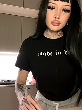 madelinexx online show from November 2025 04:11:02 PM