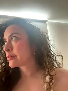 Snapshot of Elizabeth_Dupont chatting on November 2025 03:57:02 PM Elizabeth Dupont online show from November 2025 03:57:02 PM