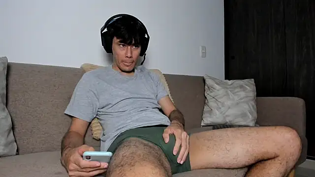 Huge latin cock online show from November 2025 10:15:01 PM