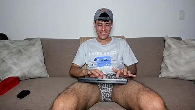 Snapshot of Huge_latin_cock chatting on October 2025 10:11:01 PM Huge latin cock online show from October 2025 10:11:01 PM