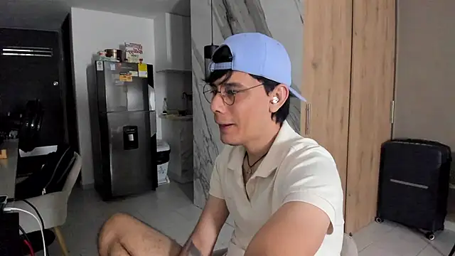 Snapshot of Huge_latin_cock chatting on February 2025 10:26:02 PM Huge latin cock online show from February 2025 10:26:02 PM
