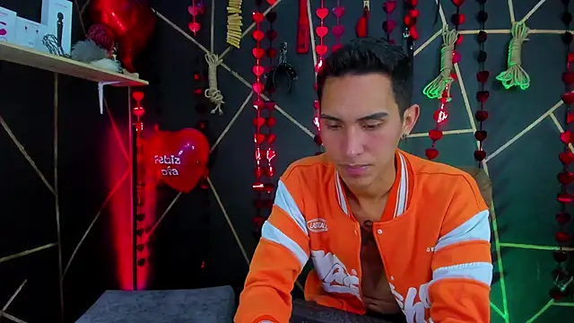 Snapshot of MillersKink chatting on February 2025 08:34:02 PM MillersKink online show from February 2025 08:34:02 PM