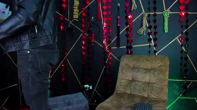 Snapshot of MillersKink chatting on February 2025 08:26:01 PM MillersKink online show from February 2025 08:26:01 PM