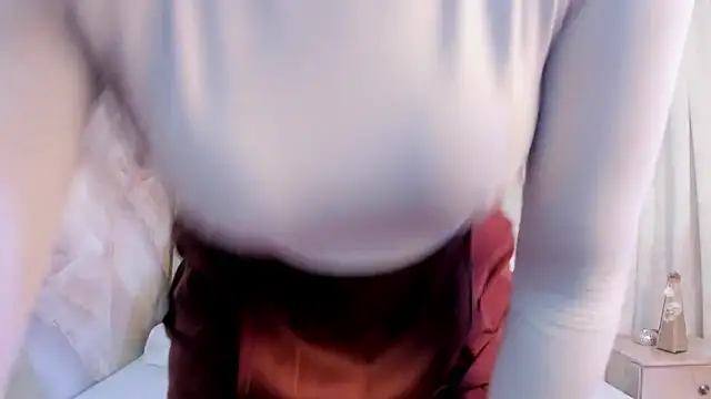 Jaslyn  Smith online show from February 2026 05:04:01 PM