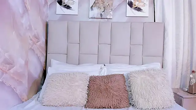 Jaslyn  Smith online show from February 2026 05:02:02 PM