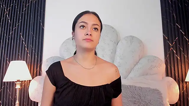 Jaslyn  Smith online show from April 2026 05:06:02 PM