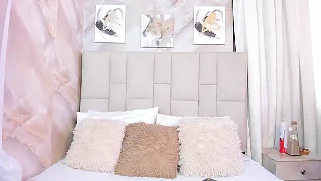 Jaslyn  Smith online show from January 2026 04:21:02 PM