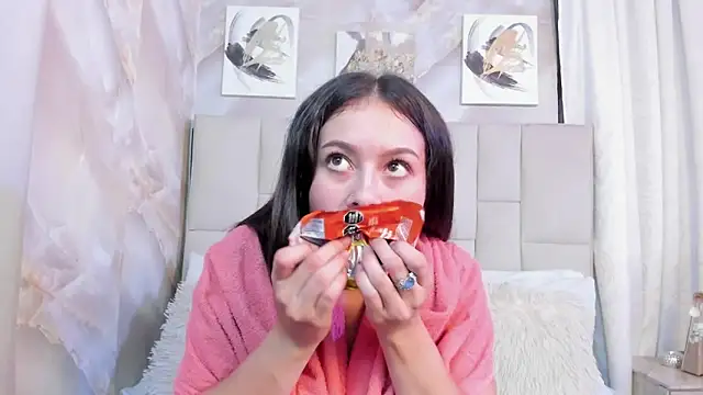 Jaslyn  Smith online show from February 2026 05:04:02 PM