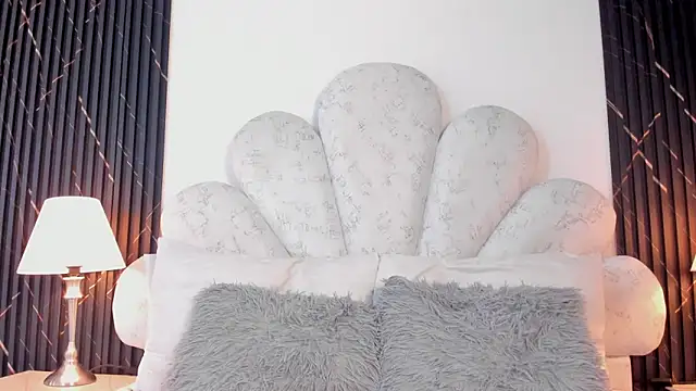 Jaslyn  Smith online show from April 2026 05:07:01 PM