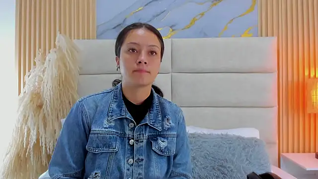 Jaslyn  Smith online show from March 2026 12:05:01 PM