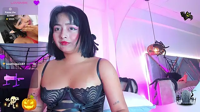 Snapshot of KimVelezz chatting on November 2025 07:17:02 PM KimVelezz online show from November 2025 07:17:02 PM