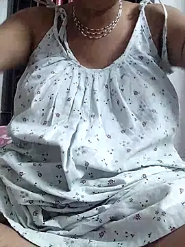 Snapshot of miss-Riy chatting on June 2026 05:35:01 PM miss-Riy online show from June 2026 05:35:01 PM