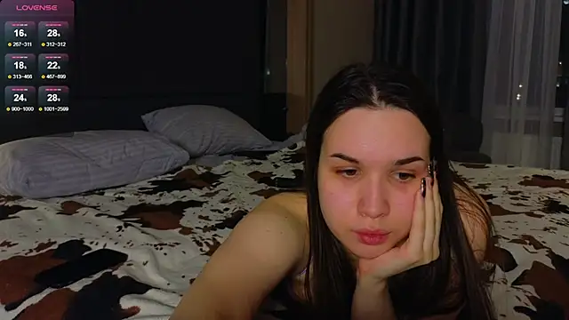 Roxie Mils online show from March 2025 06:29:01 PM