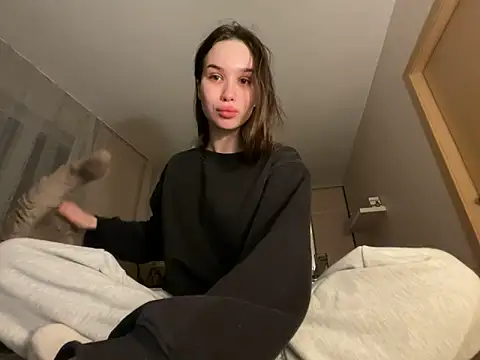 Roxie Mils online show from November 2025 09:08:02 PM