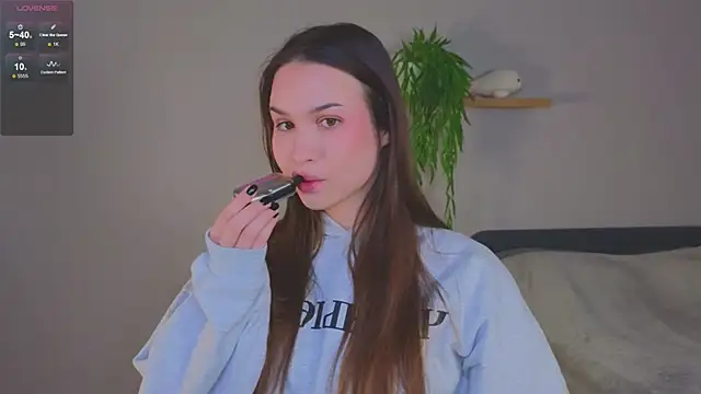 Roxie Mils online show from February 2025 03:09:02 PM