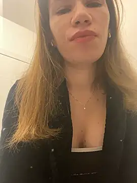 Snapshot of EvaRush chatting on January 2025 04:05:01 PM EvaRush online show from January 2025 04:05:01 PM