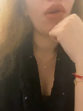 Snapshot of EvaRush chatting on December 2024 10:34:01 PM EvaRush online show from December 2024 10:34:01 PM