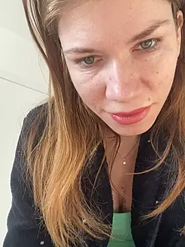 Snapshot of EvaRush chatting on February 2025 07:15:01 AM EvaRush online show from February 2025 07:15:01 AM