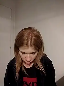 Snapshot of EvaRush chatting on November 2025 11:31:02 PM EvaRush online show from November 2025 11:31:02 PM