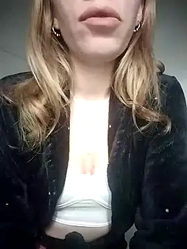 Snapshot of EvaRush chatting on October 2025 09:05:01 PM EvaRush online show from October 2025 09:05:01 PM