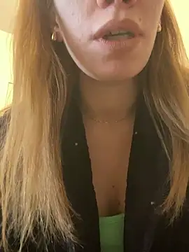 Snapshot of EvaRush chatting on February 2025 09:05:02 AM EvaRush online show from February 2025 09:05:02 AM