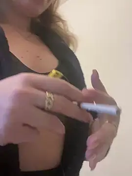 Snapshot of EvaRush chatting on February 2025 06:43:01 AM EvaRush online show from February 2025 06:43:01 AM