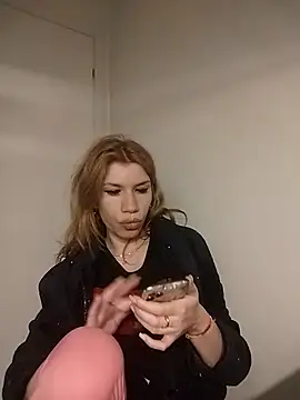 Snapshot of EvaRush chatting on December 2025 09:53:02 PM EvaRush online show from December 2025 09:53:02 PM