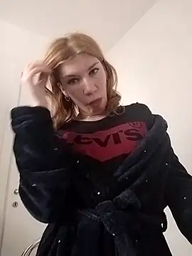 Snapshot of EvaRush chatting on December 2025 10:51:02 AM EvaRush online show from December 2025 10:51:02 AM