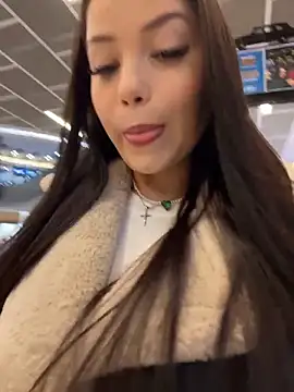 Snapshot of Chloe__Moon chatting on December 2025 01:10:01 PM Chloe Moon online show from December 2025 01:10:01 PM