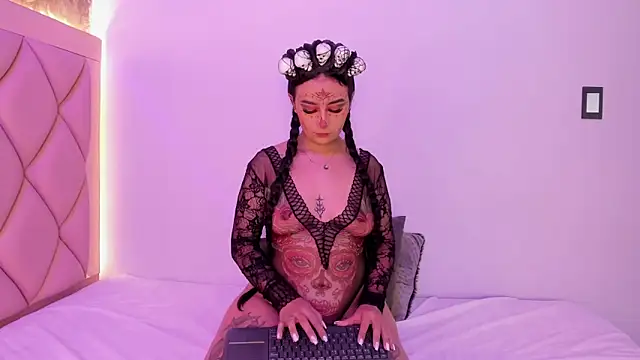 AntonellaQueenn online show from October 2025 11:00:01 AM