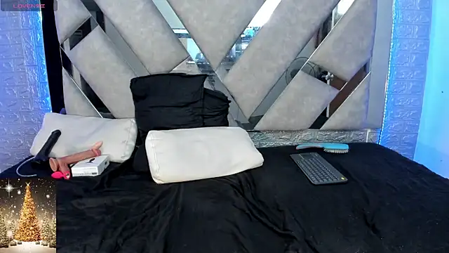 Snapshot of Kayal-stone chatting on December 2024 10:18:01 AM Kayal-stone online show from December 2024 10:18:01 AM