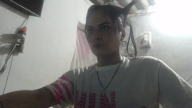 Analiasmith89 online show from April 2026 06:47:01 PM