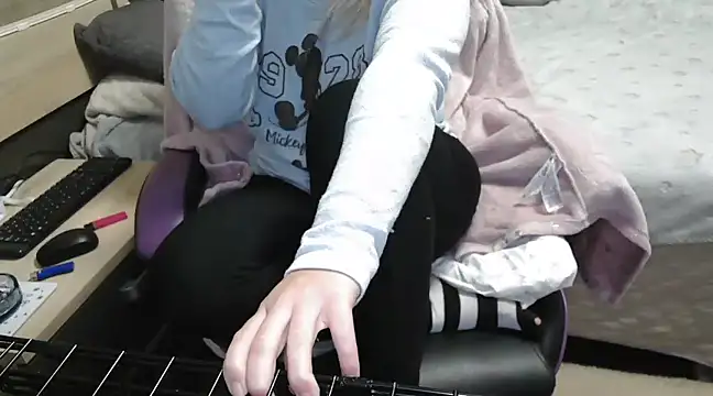 LaRa forU online show from March 2025 06:57:01 PM