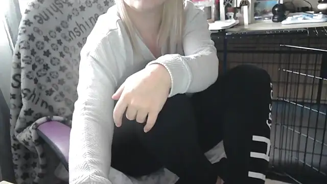 LaRa forU online show from February 2025 03:55:02 PM