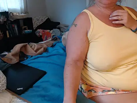LauLauPAWG online show from October 2025 10:35:01 PM