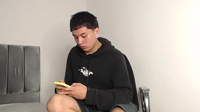 alex-lover online show from October 2025 12:33:02 AM