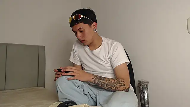 alex-lover online show from February 2026 01:48:02 AM