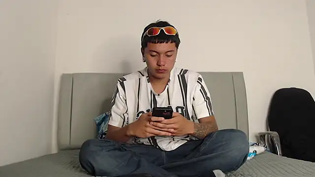 alex-lover online show from February 2026 02:56:02 AM