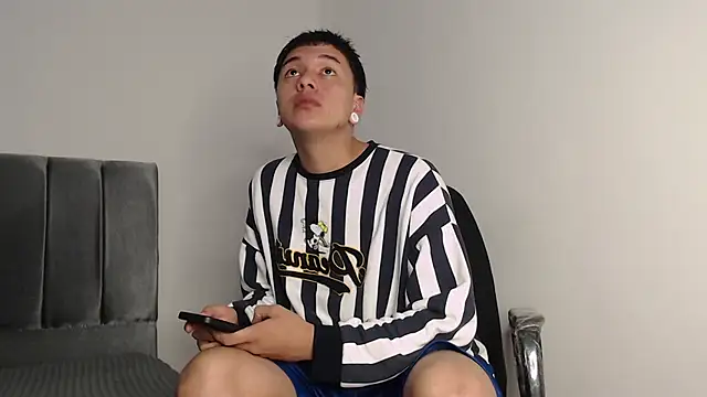 alex-lover online show from November 2025 01:28:01 AM